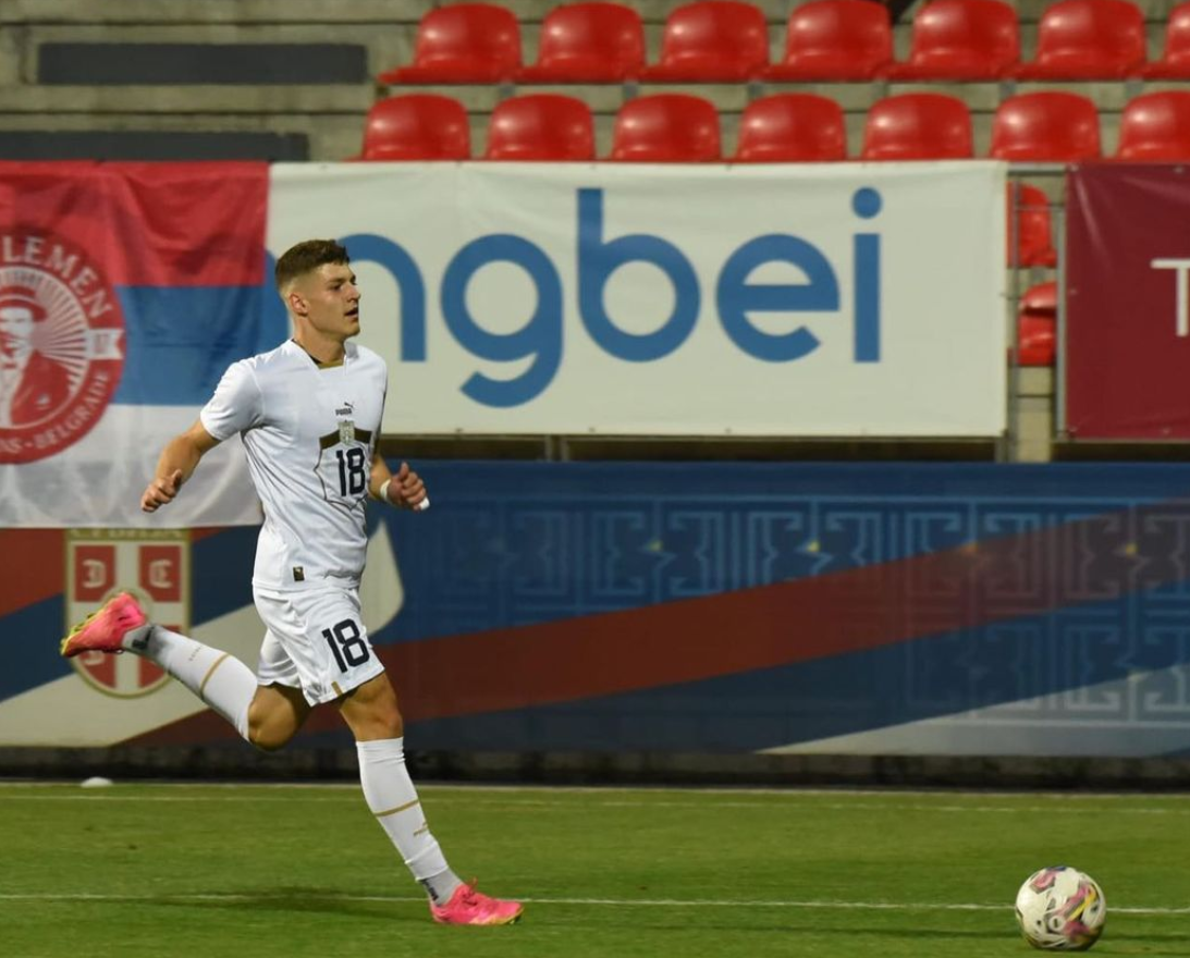 九游体育登录入口 莱万多夫斯基重要时刻比赛局势复杂，塞尔维亚队带队取胜！